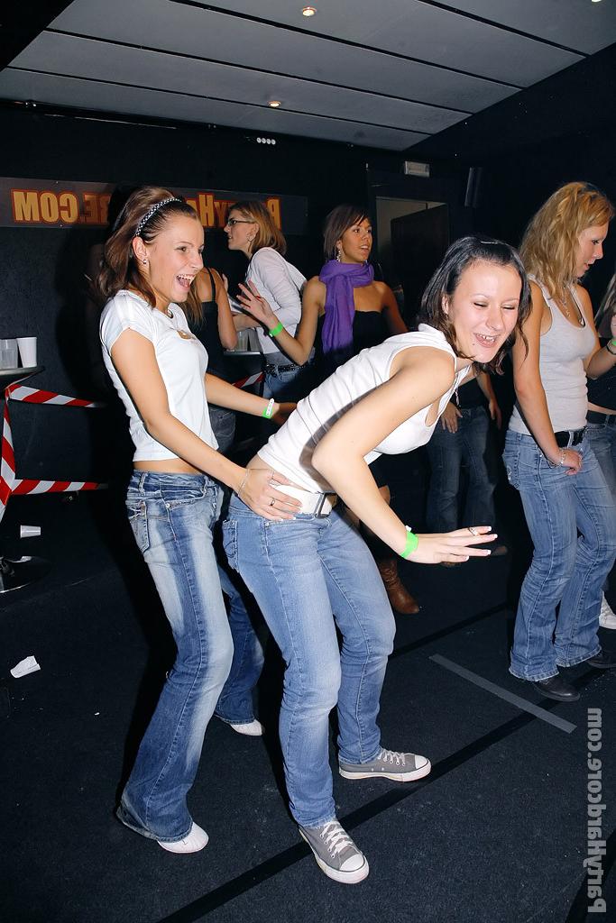 11P Strippers dancing for party girls