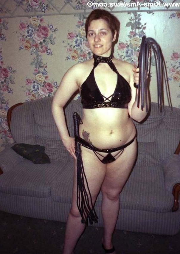 15P Amateur fetish-loving british housewife gets gangbanged