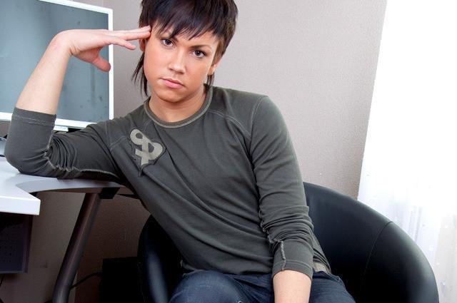 16P Twink masturbates while toying his ass
