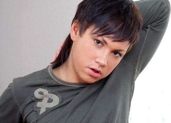 16P Twink masturbates while toying his ass