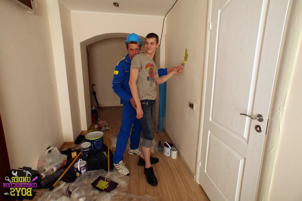 15P Naughty teen twink blowjob at the construction site