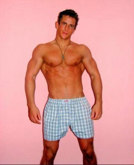 15P Hot muscular hunks posing in their underwear
