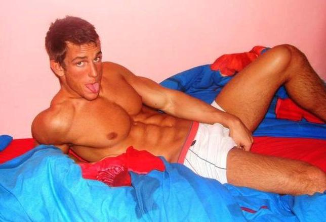 15P Hot muscular hunks posing in their underwear