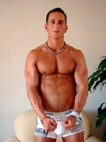 15P Hot muscular hunks posing in their underwear