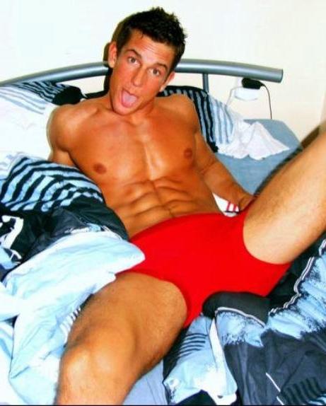 15P Hot muscular hunks posing in their underwear