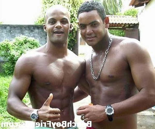 10P Masculine Guys showing their body in these amateur pictures