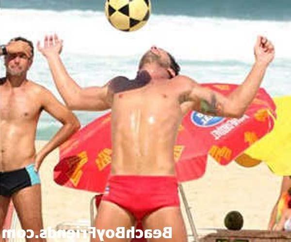 10P Masculine Guys showing their body in these amateur pictures