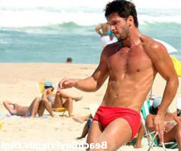 10P Masculine Guys showing their body in these amateur pictures