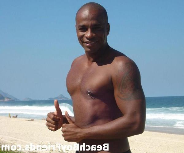 10P Masculine Guys showing their body in these amateur pictures