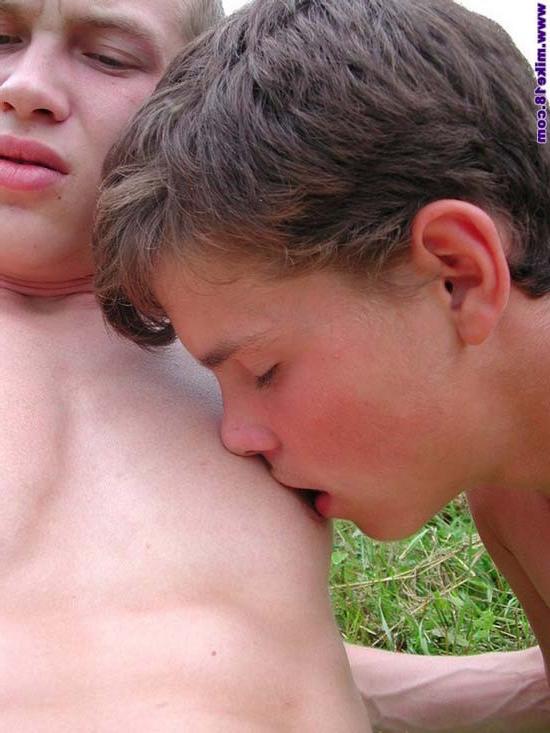 16P 18 YO Mike is A Tip Licker