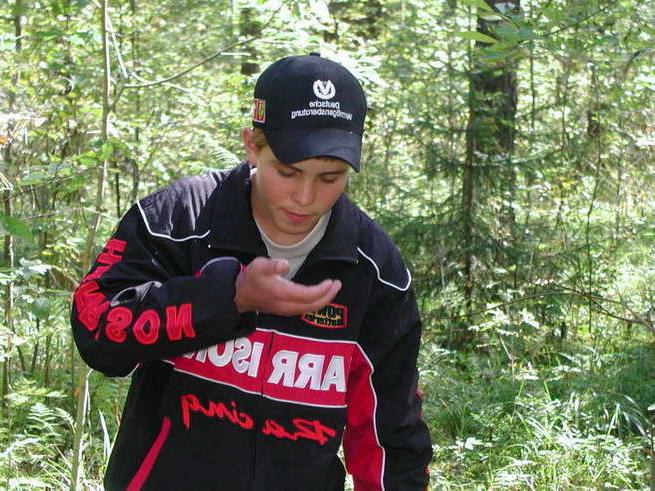 11P Hot twink flesh penetrated in the green woods!