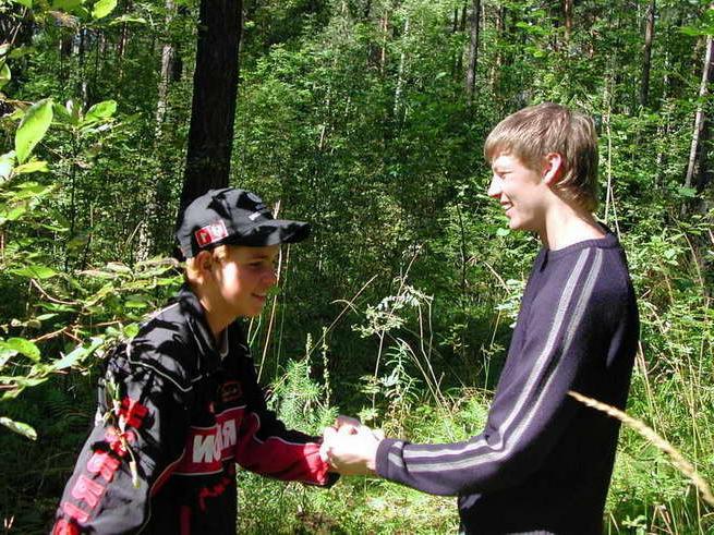 11P Hot twink flesh penetrated in the green woods!