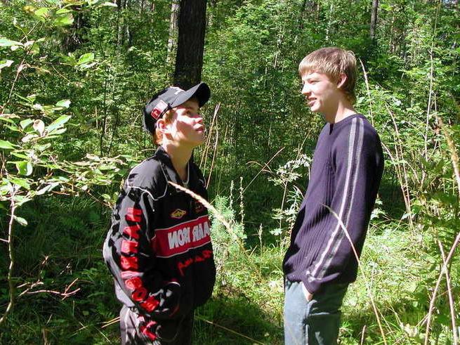 11P Hot twink flesh penetrated in the green woods!