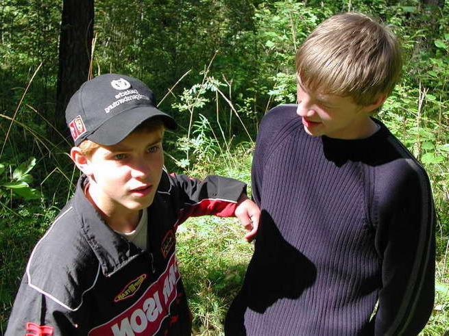 11P Hot twink flesh penetrated in the green woods!