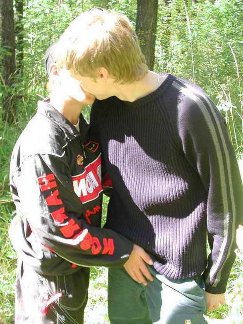 11P Hot twink flesh penetrated in the green woods!