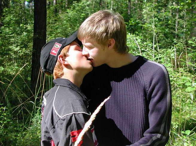 11P Hot twink flesh penetrated in the green woods!