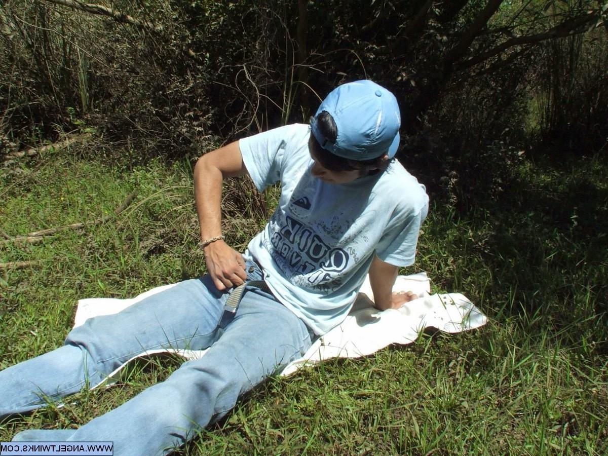 20P From kissing to cumshots, AngelTwinks delivers the latest pics