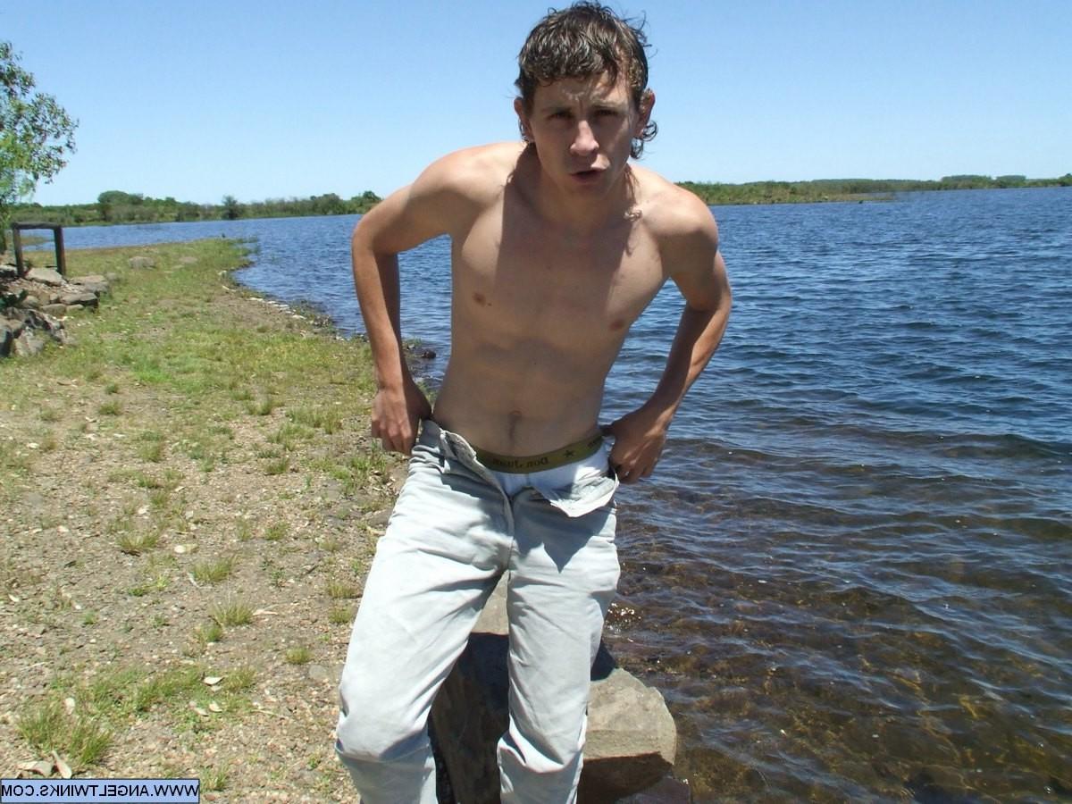 20P Watch the filthy lads do the forbidden thing: explore each other