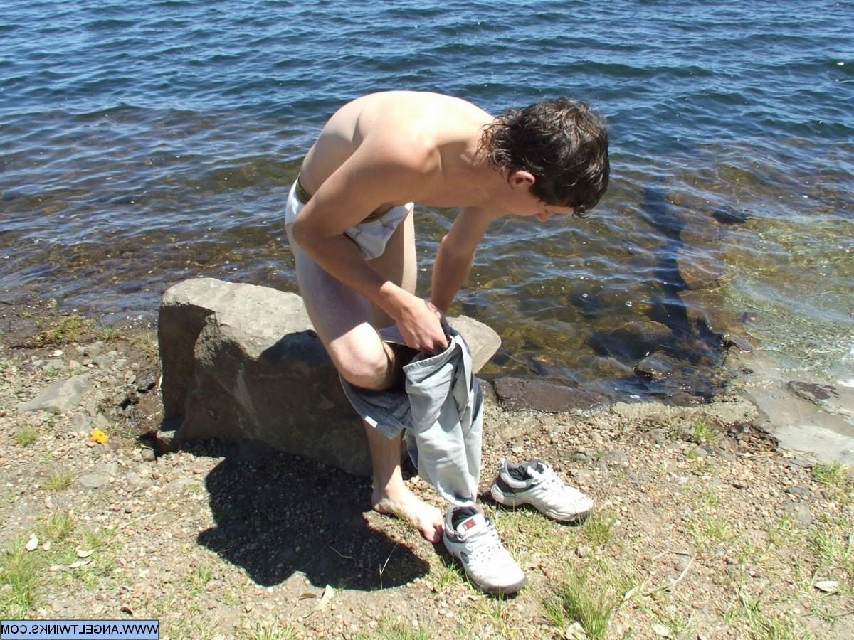20P Watch the filthy lads do the forbidden thing: explore each other