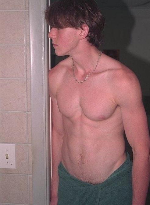 20P Two cute twinks revel in mutual blowing and fucking in a shower