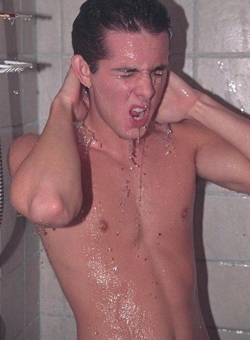 20P Two cute twinks revel in mutual blowing and fucking in a shower