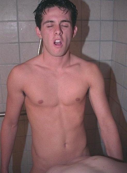 20P Two cute twinks revel in mutual blowing and fucking in a shower