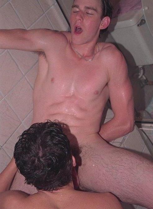 20P Two cute twinks revel in mutual blowing and fucking in a shower