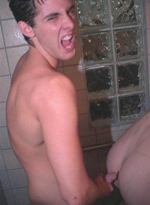 20P Two cute twinks revel in mutual blowing and fucking in a shower