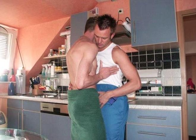 20P A plumbing specialist and tenant sucking pleasure in a kitchen