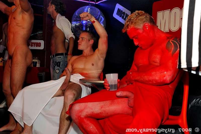 20P Loser gets forced to give mouth service to winner