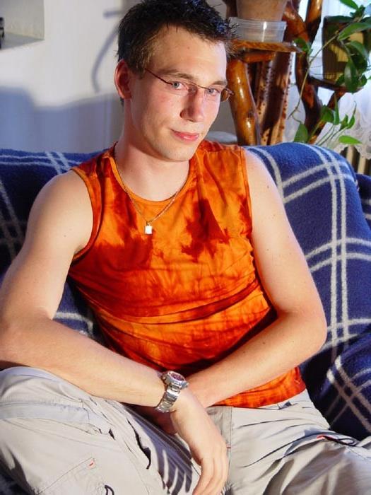 15P Smooth shaven twink does seductive striptease