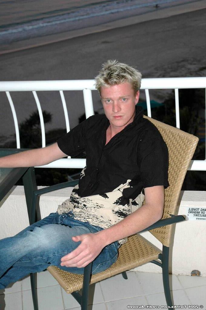 16P Hot blonde twink jackin his meat!