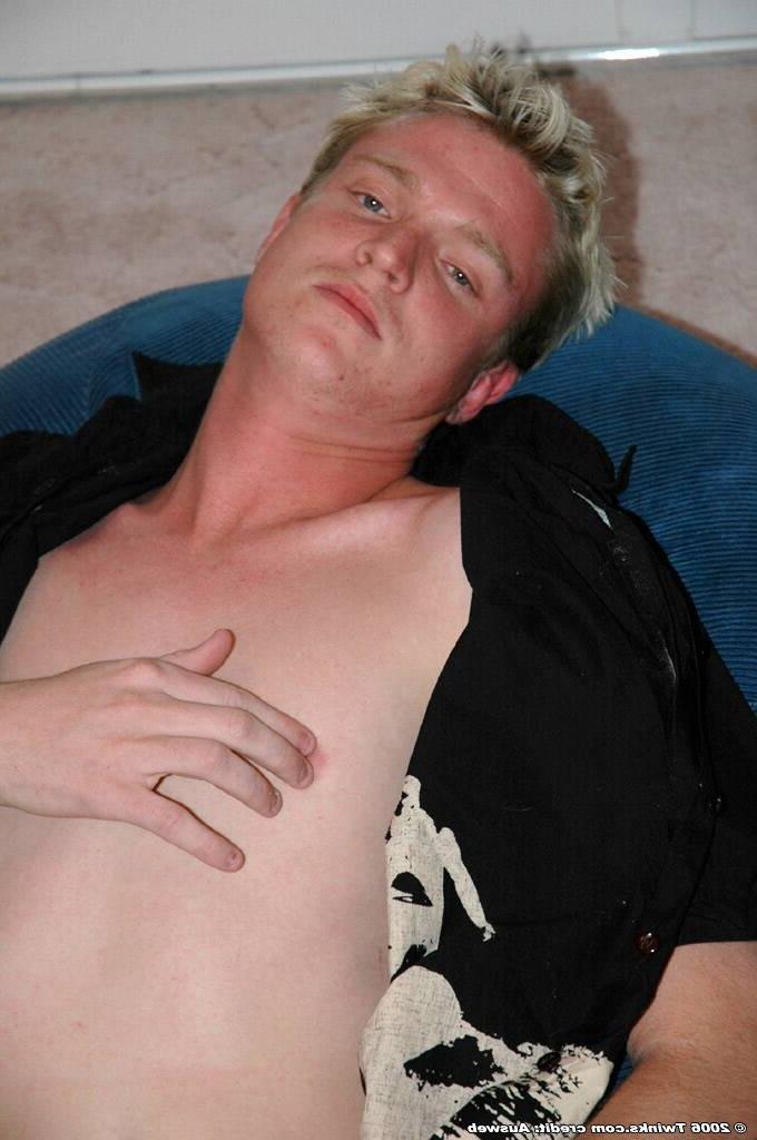 16P Hot blonde twink jackin his meat!