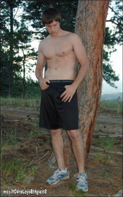16P spicy twink outdoor posing naked and masturbate