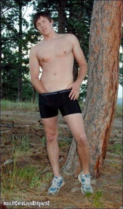 16P spicy twink outdoor posing naked and masturbate