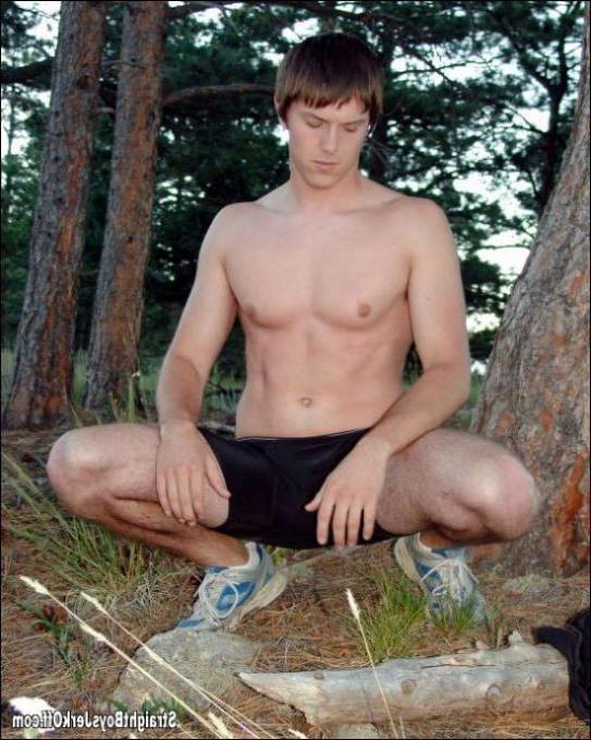 16P spicy twink outdoor posing naked and masturbate
