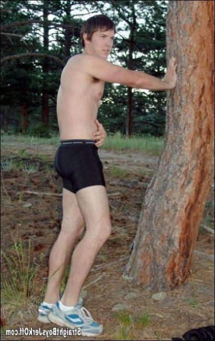 16P spicy twink outdoor posing naked and masturbate