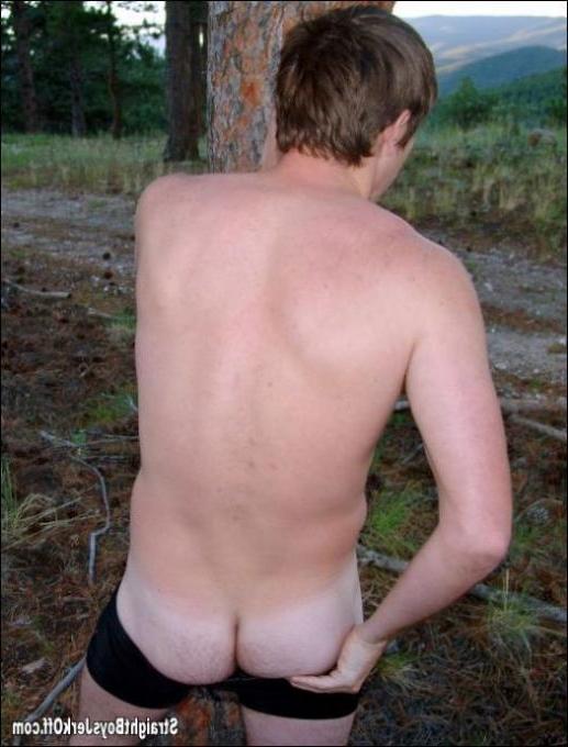 16P spicy twink outdoor posing naked and masturbate