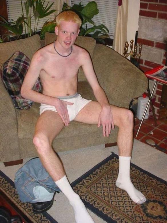 16P tender twink sexy posing in his house