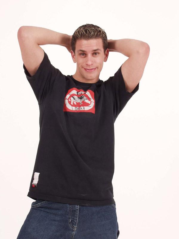 15P Studly twink babe strips off his shirt
