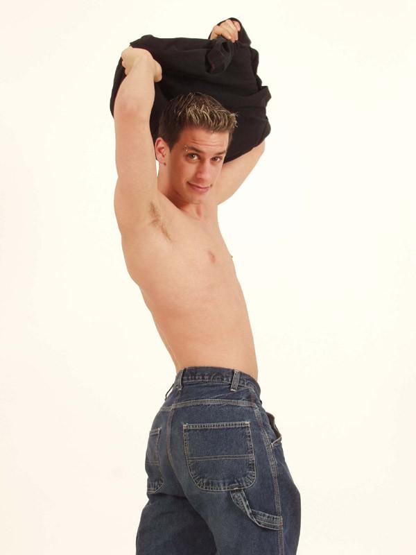 15P Studly twink babe strips off his shirt