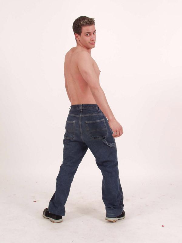15P Studly twink babe strips off his shirt