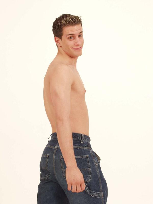 15P Studly twink babe strips off his shirt