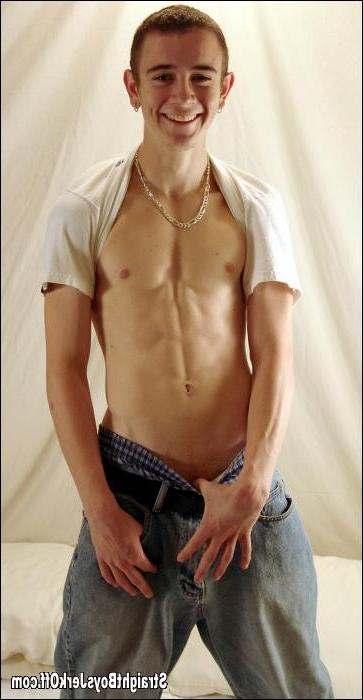 16P Twink jerks off on his cut stomach