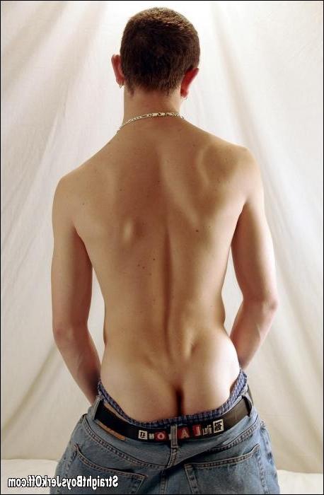 16P Twink jerks off on his cut stomach
