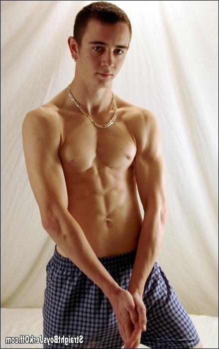 16P Twink jerks off on his cut stomach