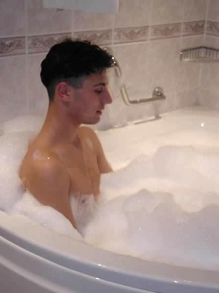 13P Cute twink masturbating in the bath