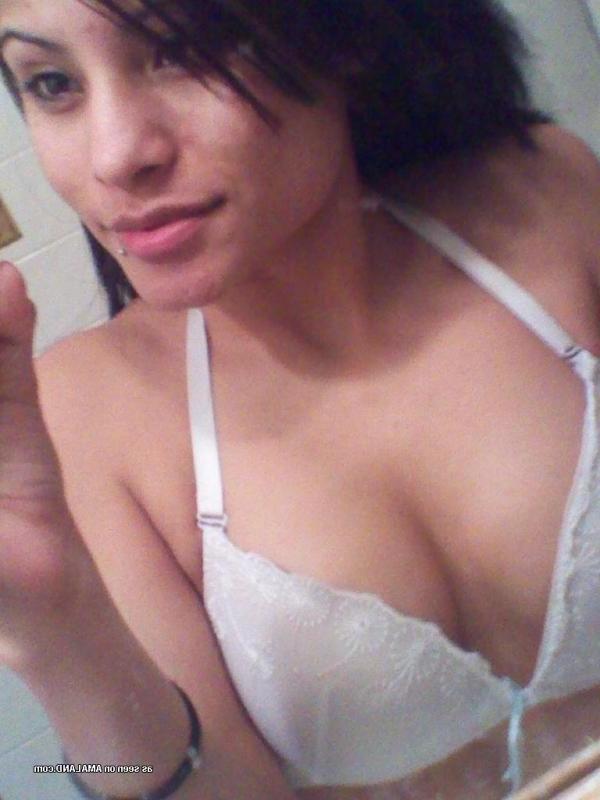 9P Compilation of a sexy Latina babe showing off her cleavage