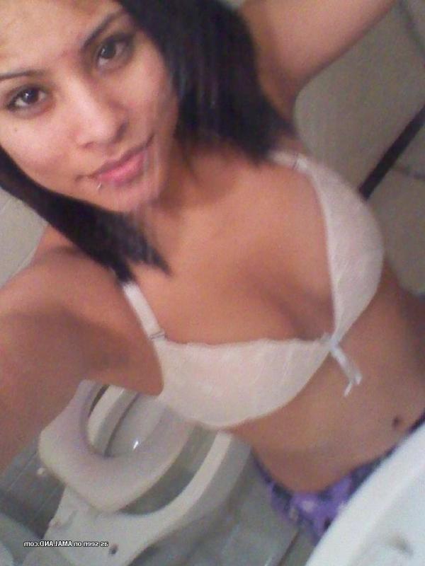 9P Compilation of a sexy Latina babe showing off her cleavage