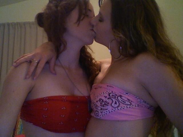 16P Various photos of naughty girl on girl action